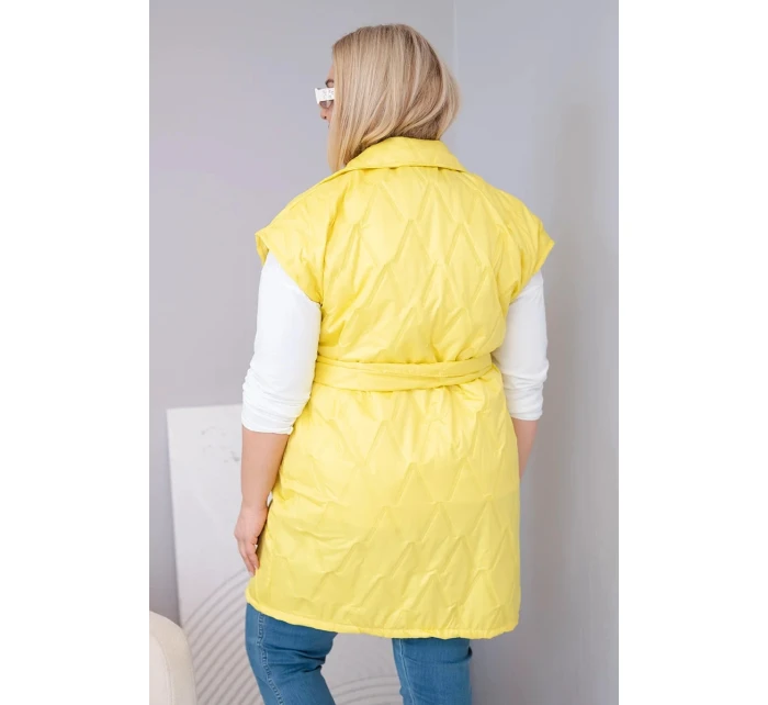 Dámská vesta Plus Size prošívaná s páskem a límcem žlutá