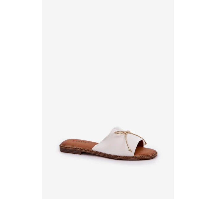 Klapki Na Płaskiej Podeszwie Z Ozdobną Kokardką Białe Deonelis