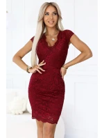 Krajkové šaty s krátkými rukávy a výstřihem model 21183414 - numoco