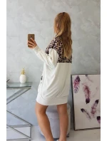 Velúrové šaty s maskovacím motívom ecru Velúrové šaty s maskovacím motívom ecru