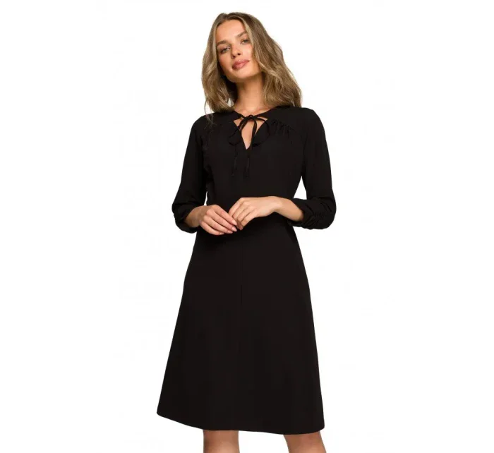 model 18004558 Přiléhavé šaty s vázaným výstřihem černé - STYLOVE