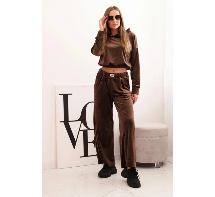 Dámska velúrová tepláková súprava so širokými nohavicami a kapucňou hnedá Dámska velúrová tepláková súprava so širokými nohavicami a kapucňou hnedá