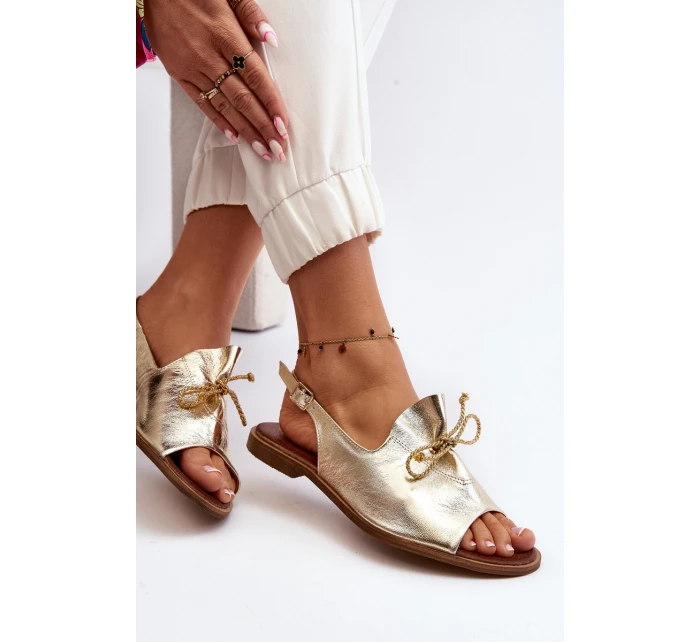model 21646277 Kožené Ploché Sandály Zlaté - Zazoo