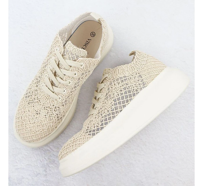 Dámská obuv na platformě se šněrováním béžová model 22098387 - VINCEZA Dámská obuv na platformě se šněrováním béžová model 22098387 - VINCEZA