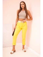 Dámske viskózové nohavice s opaskom a rozšírenými nohavicami tmavo žlté Dámske viskózové nohavice s opaskom a rozšírenými nohavicami tmavo žlté