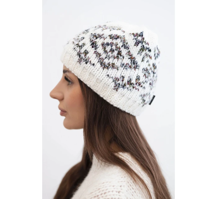 Dámska zimná čiapka s farebnými vzormi a hrubým úpletom K353 white+graphite