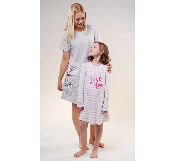 Dámská noční košile s krátkým rukávem model 18831621 - Vienetta Dámská noční košile s krátkým rukávem model 18831621 - Vienetta