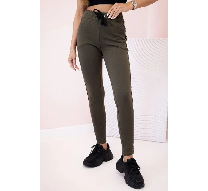 Dámské teplákové kalhoty s model 21154157 a šňůrkou v pase khaki - K-Fashion