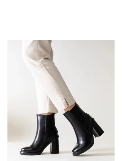 Topánky na podpätku model 205806 Solea