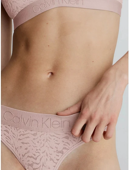 Dámská tanga béžové model 19060377 - Calvin Klein Dámská tanga béžové model 19060377 - Calvin Klein
