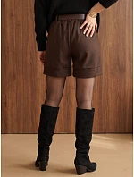 Elegantné dámske šortky s opaskom v čokoládovej farbe FashionStreet SY0625 Elegantné dámske šortky s opaskom v čokoládovej farbe FashionStreet SY0625