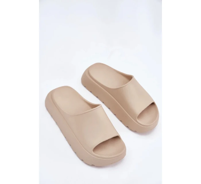 Dámske penové papuče na platforme - béžové