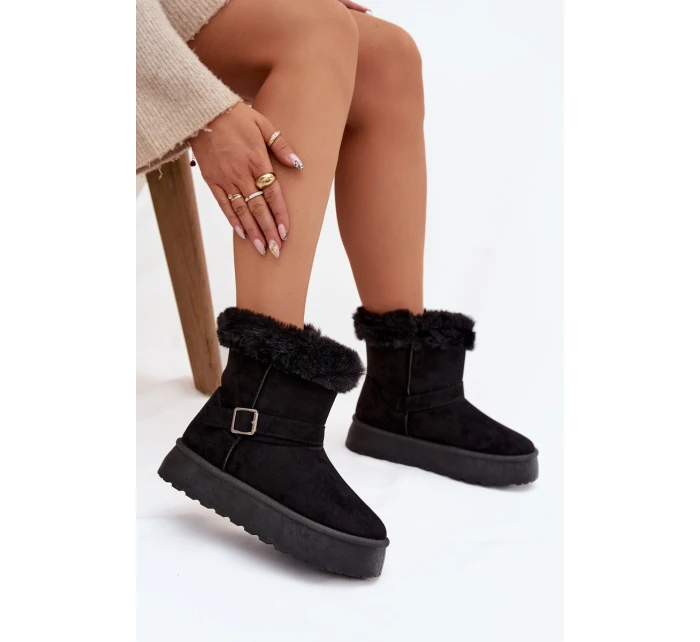 Dámské sněhule na platformě s přezkou a kožešinou Czarne model 21821891 - Boto Dámské sněhule na platformě s přezkou a kožešinou Czarne model 21821891 - Boto