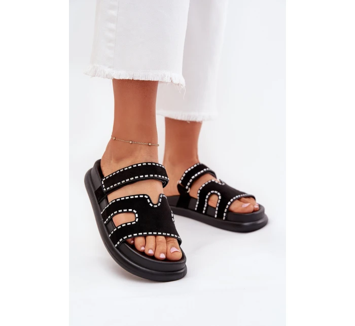 Klapki Damskie Ze Zdobieniem Na Platformie Czarne Delyna Klapki Damskie Ze Zdobieniem Na Platformie Czarne Delyna