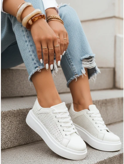 Dámské bílé tenisky Dstreet model 21996182 - FashionStreet