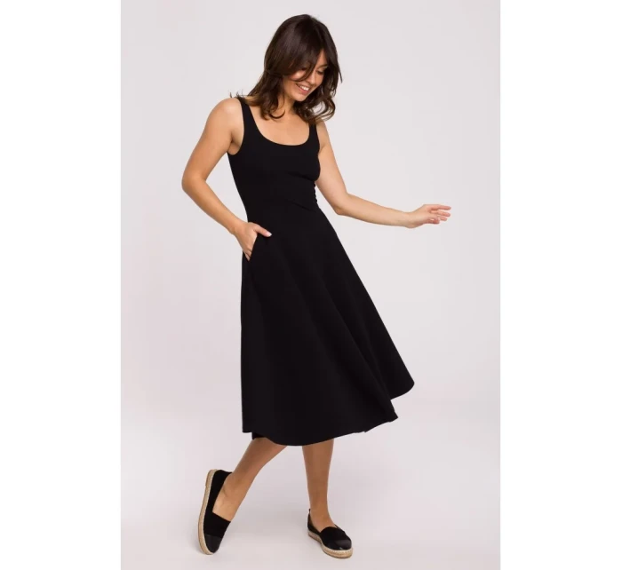 B218 Priliehavé šaty bez rukávov - čierne