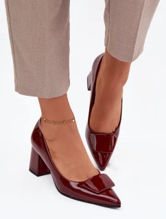 Lakované lodičky na sloupku s ozdobou Bordové Isoline