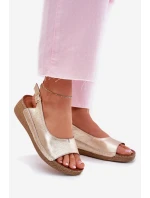 Dámské kožené sandály na klínu model 21701991 Zlaté - Maciejka