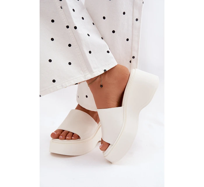 Dámské nazouváky na platformě bílé Virelia