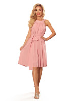 ALIZEE - dámske šifónové šaty v púdrovo ružovej farbe so zaväzovaním 350-2