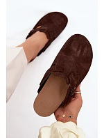 Kožené semišové pantofle model 22125810 s přezkou 1905 čokoládové - Zazoo