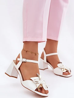 Dámské sandály na podpatku s ozdobným květem Vinceza 20283 bílé