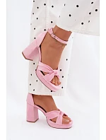 Dámské sandály na podpatku s semiše růžové model 22107163 - Boto