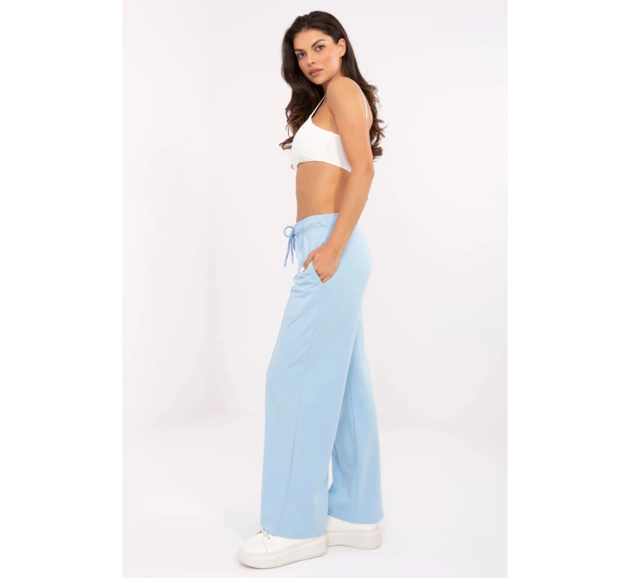 Tepláky model 215571 Relevantnosť