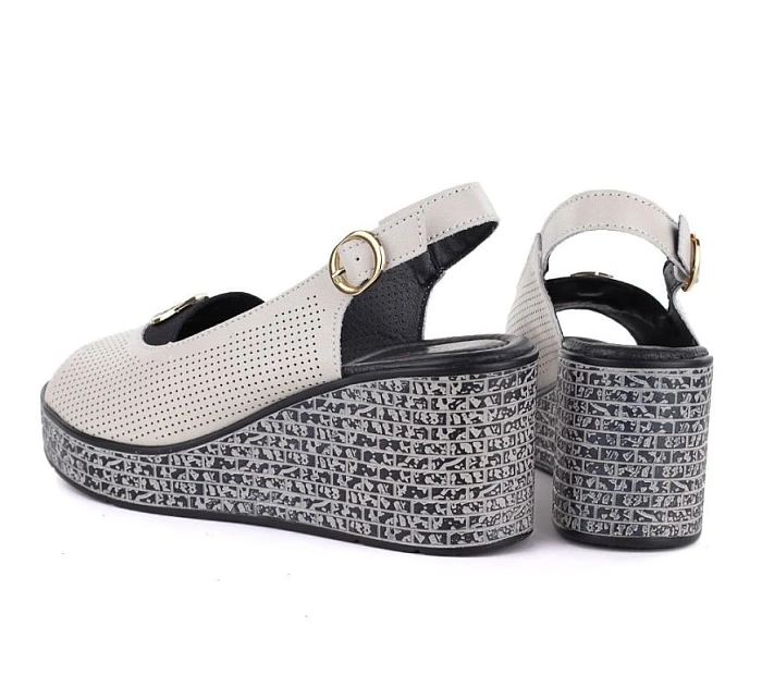 Dámske kožené sandále na platforme béžovej farby S.Barski 7010