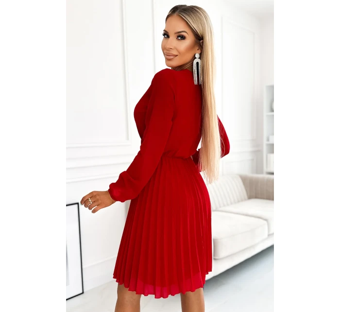 313-13 ISABELLE Plisované šaty s dlhým rukávom a obálkovým výstrihom - ČERVENÉ