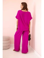 Dámsky viskózový komplet s ozdobným kvetom a širokými nohavicami - tmavofialový Dámsky viskózový komplet s ozdobným kvetom a širokými nohavicami - tmavofialový