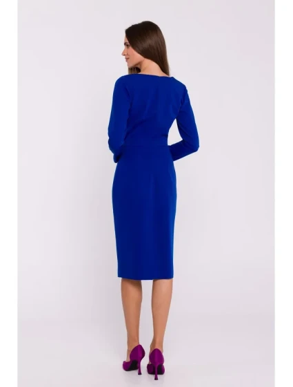model 20503086 Tužkové šaty s asymetrickým výstřihem královská modř - STYLOVE