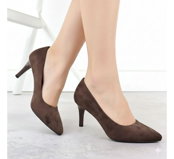 Dámské čokoládové semišové lodičky na jehlovém podpatku Sergio model 21906220 - LEONE