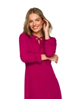 model 18004559 Přiléhavé šaty s vázaným výstřihem švestka - STYLOVE