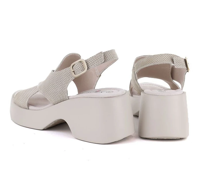 Dámské kožené sandály na platformě béžové S.Barski model 22099407