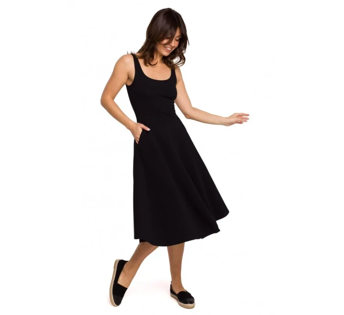 B218 Priliehavé šaty bez rukávov - čierne