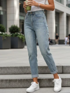 Jeansy damskie mom fit z wysokim stanem jasnoniebieskie FashionStreet UY2909