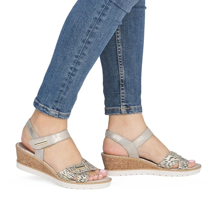 Dámské zlaté kožené sandály na platformě Remonte by model 22122449 - Rieker