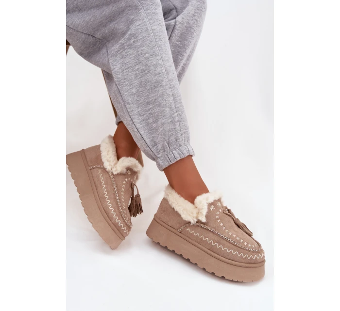 Dámské sněhule na platformě s kožíškem a třásněmi béžové model 21744639 - Boto Dámské sněhule na platformě s kožíškem a třásněmi béžové model 21744639 - Boto