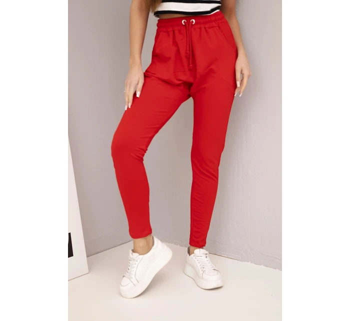 Dámske tepláky s elastickým pásom a šnúrkou na stiahnutie červené Dámske tepláky s elastickým pásom a šnúrkou na stiahnutie červené