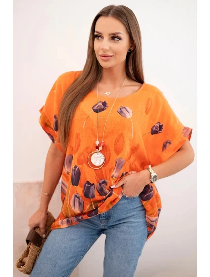 Dámske bavlnené tričko s oranžovým kvetinovým vzorom Dámske bavlnené tričko s oranžovým kvetinovým vzorom