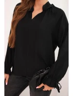 Dámska viskózna blúzka s véčkovým výstrihom a viazankami na rukávoch čierna