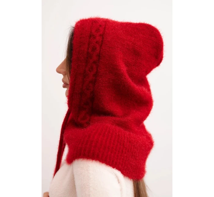 Dámská čepice s kapucí, šněrováním a copánkovým vzorem červená Dámská čepice s kapucí, šněrováním a copánkovým vzorem červená