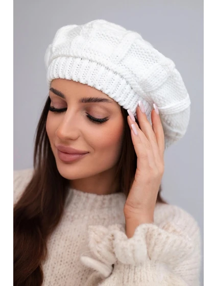 Dámska zimná vlnená čiapka baretka K414 biela