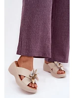 Kožené sandály na platformě s ozdobným květem Vinceza 41511 Béžové