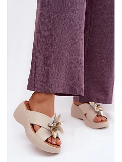 Kožené sandály na platformě s ozdobným květem Vinceza 41511 Béžové