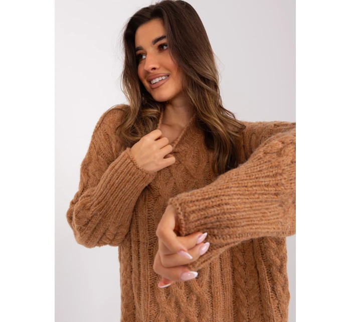 Sweter AT SW camelowy model 19018721 - FPrice Sweter AT SW camelowy model 19018721 - FPrice