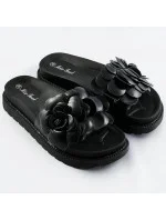 Černé dámské pantofle s květinou model 17352391 - Mix Feel Černé dámské pantofle s květinou model 17352391 - Mix Feel