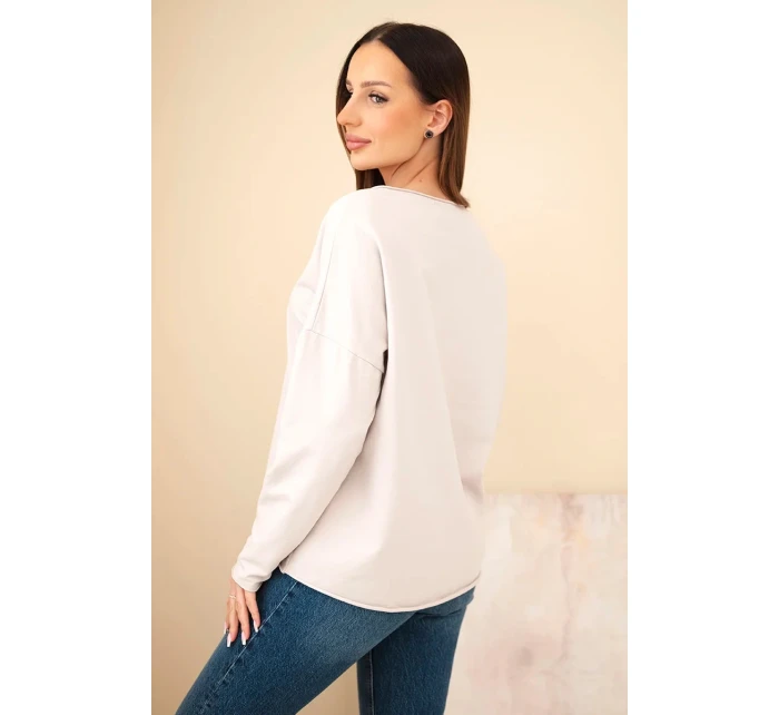 Dámska bavlnená blúzka s vyšívanými kvetmi a výstrihom do V béžová