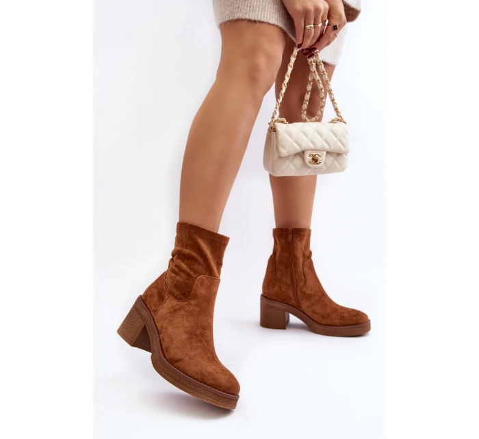 Dámské botky na podpatku Camel model 21642297 - Boto Dámské botky na podpatku Camel model 21642297 - Boto